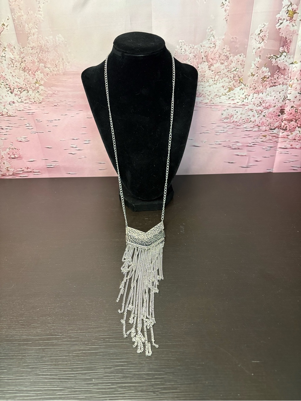 Taramanda silver tone fringe necklace hammered chevron pendant. New.